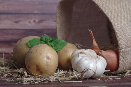 How to Store Potatoes Garlic and Onions